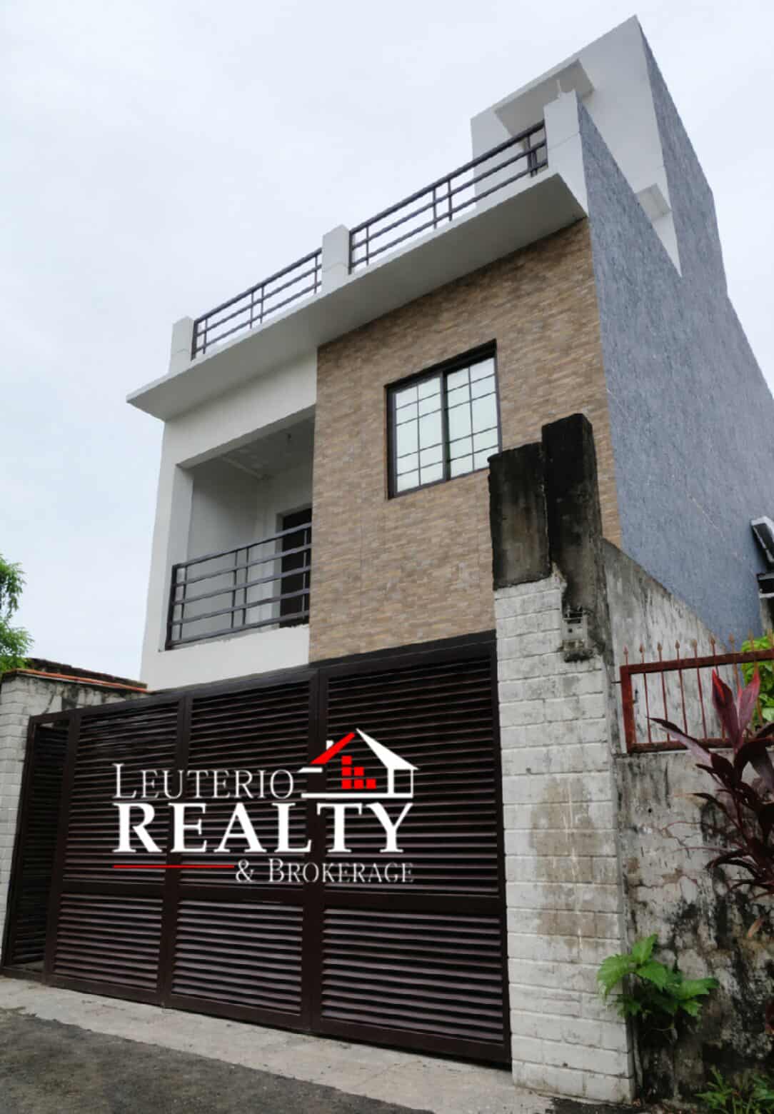 3-Storey Residential Home with Roof Deck in Bicol — real estate listing image 5